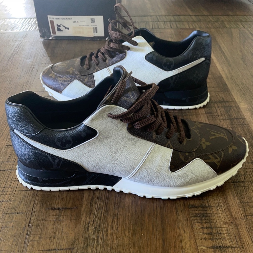 Size 10.5 (US) • Louis Vuitton Monogram Run Away Sneaker • VNDS • Pre-Owned. •